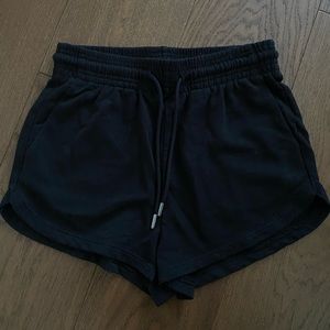 h&m- plain black sweatshort
